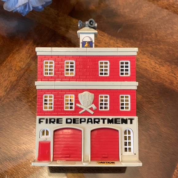 Micro Machines Fire Department House Lewis Galoob 1989 MM FD MicroMachines Toy - Picture 3 of 11